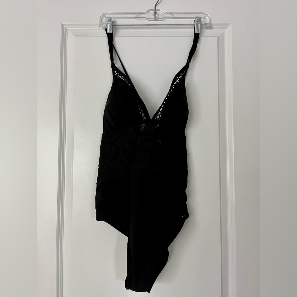 EUC Time and Tru Black One Piece Swimsuit (XL) 🩱
